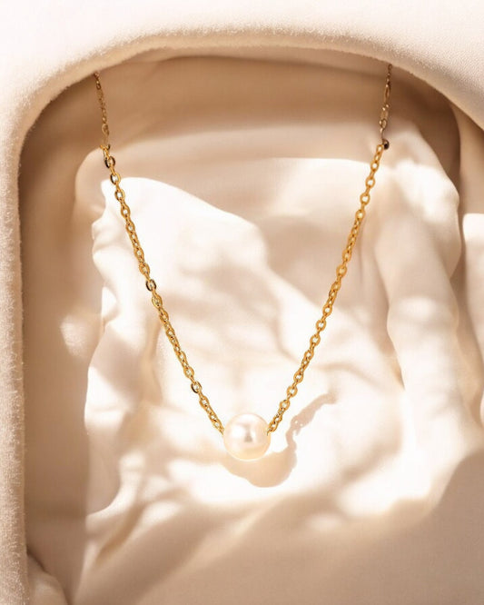 Noor - Pearl Pendant (Gold Chain)